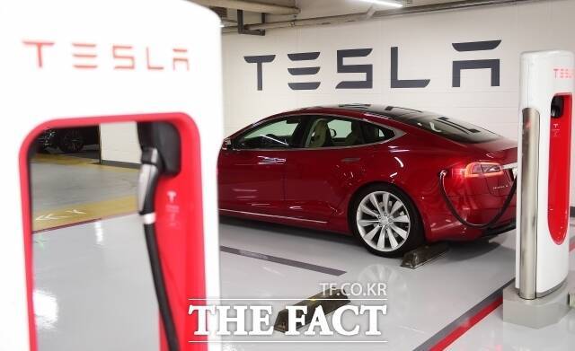 3월 수입차 시장에서 테슬라가 1만대 넘게 판매되며 1위를 기록했다. /더팩트 DB