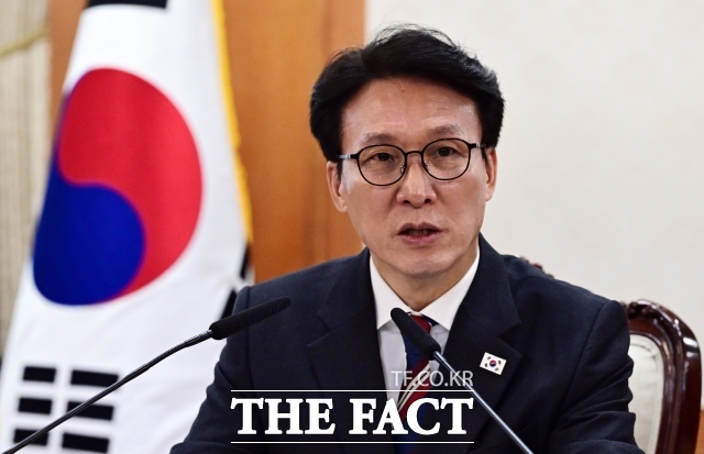 김민석 국무총리가 지난 2월 5일 오후 서울 종로구 정부서울청사에서 열린 색동원 사건 범정부합동대응TF 1차 회의에 참석해 모두발언을 하고 있다. /임영무 기자