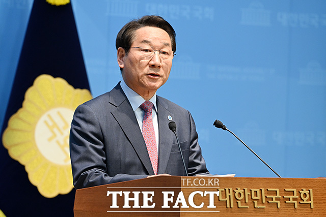 기자회견 열고 발어하는 유 시장.