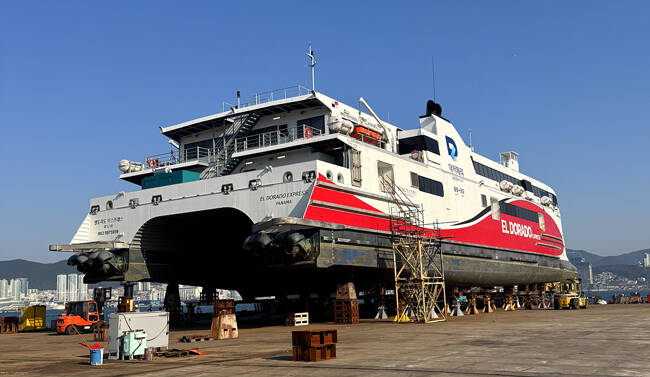 엘도라도 익스프레스호가 부산시의 한 조선소에서 전체 수리를 마치고 선박 검사가 마무리 중이다. /대저페리