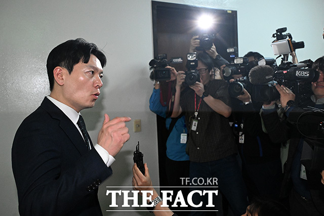 국조특위 전체회의 퇴장 후 입장 밝히는 박상용 검사.