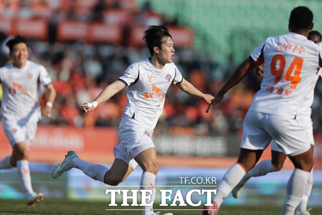 시즌 첫승을 노리며 총력전을 준비하고 있는 제주 선수들./K리그