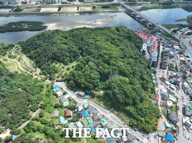 공주 공산성 옥녀봉 전경. /공주시