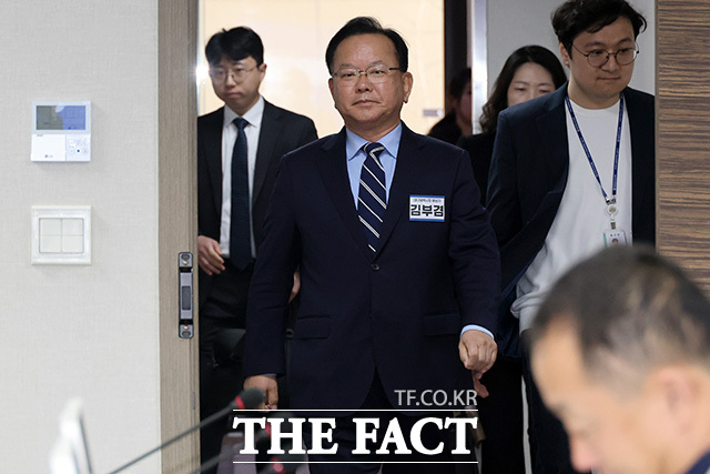 이날 공천 심사 면접에 참석한 김부겸 전 총리가 포부를 밝히고 있다. /송호영 기자