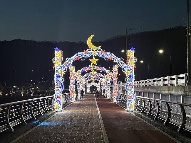 안동시가 관광거점도시 육성을 본격화 하고 있다. 영락교 야경 /안동시