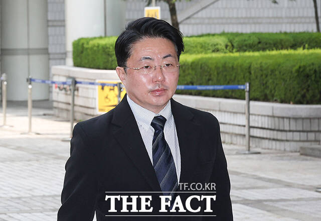 횡령 혐의로 1심에서 무죄와 공소기각을 선고받은 '김건희 집사' 김예성 씨가 3일 서울 서초구 서울고등법원에서 열린 항소심 결심 공판을 마친 뒤 법원을 나서고 있다. /사진공동취재단