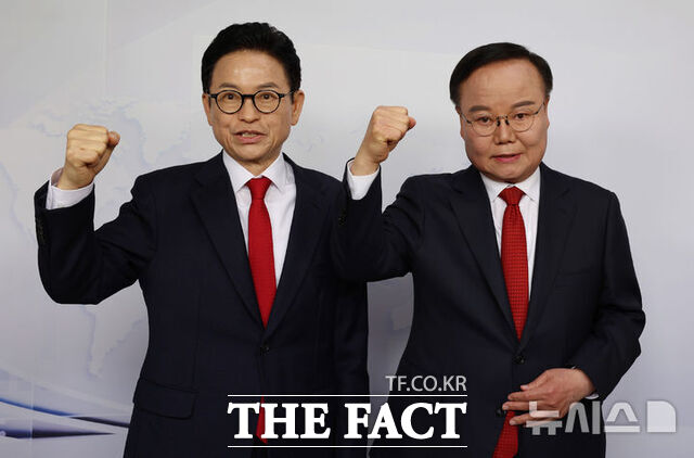 2일 이철우·김재원 국민의힘 경북도지사 예비후보가 당내 경선 비전 2차 토론회를 가졌다. /뉴시스