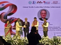  성기학 영원무역 회장, 인도서 '글로벌 섬유 리더십 평생 공로상'
