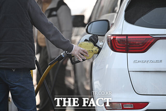 전국 주유소 평균 휘발유 가격이 ℓ당 1938.6원을 기록하고 있다. /박헌우 기자