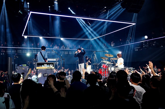 '스페이스 공감 - 홈커밍데이'에 출연한 실리카겔과 한로로 장기하는 모두 '스페이스 공감' 신인 발굴 프로그램 '헬로루키' 출신이다. 사진은 밴드 실리카겔이 3일 오후 서울 강서구 LG아트센터 서울 U+스테이지 홀에서 열린 EBS 음악 프로그램 '스페이스 공감'에 출연해 공연을 펼치는 모습이다./EBS