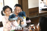  아빠랑 디저트랑 '찰칵' [포토]