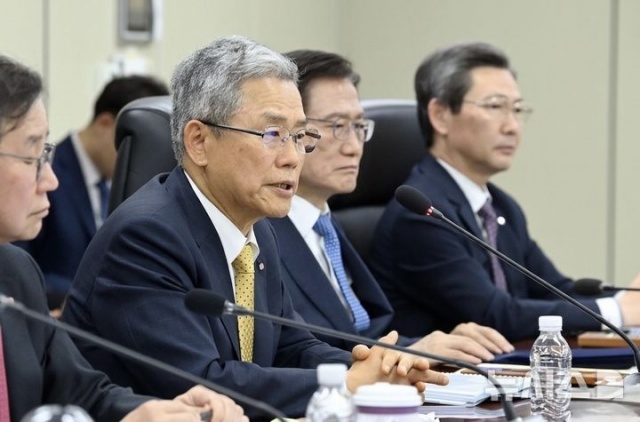 한전이 중동 정세에 따른 에너지 위기에 대응하기 위해 전력그룹사와 긴급 회의를 열고 대응 방안을 논의했다. /한국전력