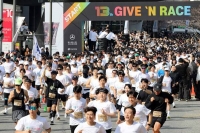 벤츠 '기브앤 레이스' 2만명 참가…10억원 기부금 모여