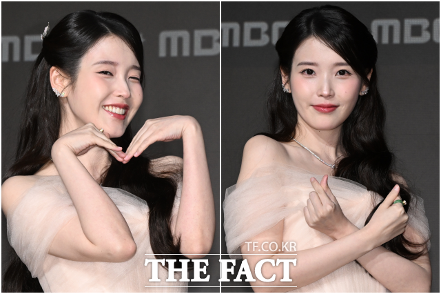 배우 아이유가 6일 오후 서울 강남구 조선 팰리스 서울 강남에서 열린 MBC 새 금토드라마 '21세기 대군부인' 제작발표회에 참석해 포즈를 취하고 있다. /김성렬 기자
