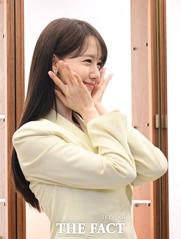 소녀시대 윤아가 6일 오후 서울 종로구 복촌 설화수 집에서 열린 '윤빛클래스' 행사에 참석해 포즈를 취하고 있다. /이새롬 기자