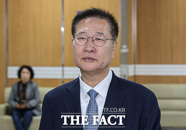 내란중요임무종사자 등 계엄 가담 의혹을 받는 박성재 전 법무부 장관이 6일 오전 서울 서초구 서울중앙지방법원에서 열린 공판에 출석하고 있다. /박헌우 기자