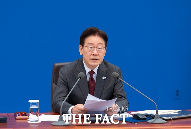 이재명 대통령이 1일 청와대에서 주재한 제3차 비상경제점검회의에서 발언하고 있다. /청와대