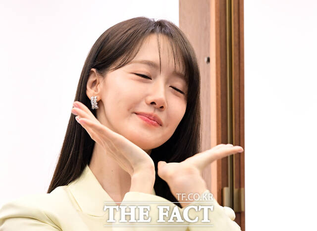 소녀시대 윤아가 6일 오후 서울 종로구 복촌 설화수 집에서 열린 '윤빛클래스' 행사에 참석해 포즈를 취하고 있다. /이새롬 기자