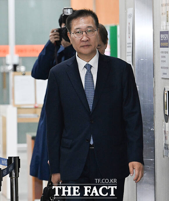 내란중요임무종사자 등 계엄 가담 의혹을 받는 박성재 전 법무부 장관이 6일 오전 서울 서초구 서울중앙지방법원에서 열린 공판에 출석하고 있다. /박헌우 기자