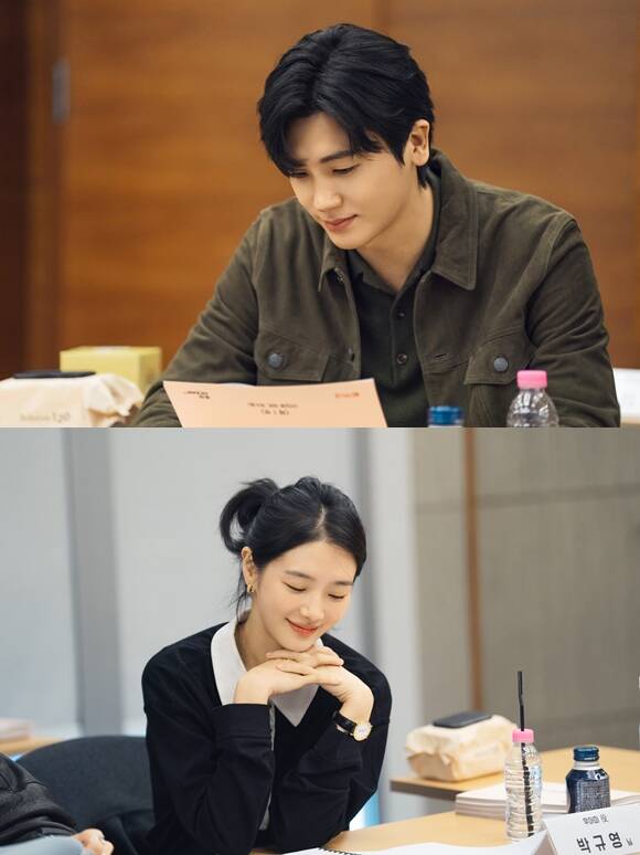 배우 박형식(위)과 박규영이 넷플릭스 새 시리즈 '각잡힌 사이'로 오피스 로맨스 코미디 호흡을 맞춘다. /넷플릭스