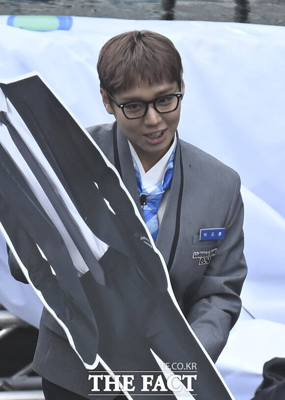 워너원이 팬들과 대화를 하고 있다.