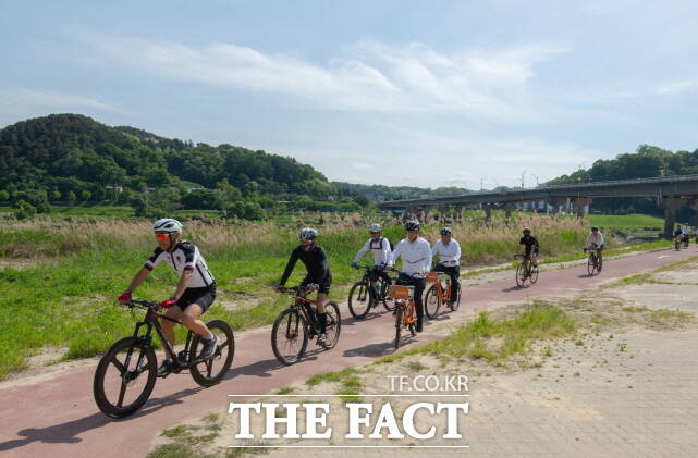공주시가 자전거 이용 중 발생할 수 있는 각종 사고에 대비해 공주시민 자전거 보험을 운영한다. /공주시