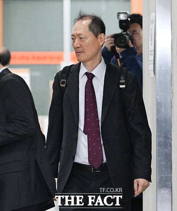 국회증언감정법 위반 혐의를 받는 이완규 전 법제처장이 6일 오전 서울 서초구 서울중앙지방법원에서 열린 공판에 출석하고 있다. /박헌우 기자