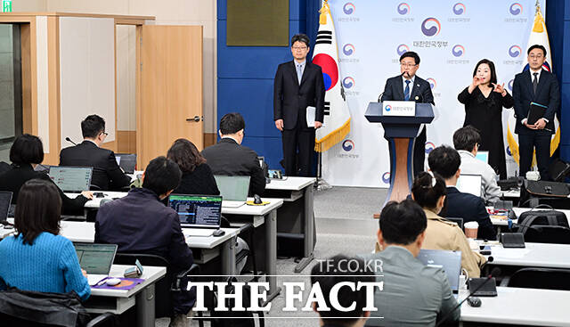 김성환 기후에너지환경부 장관이 6일 오후 서울 종로구 정부서울청사 별관에서 에너지 대전환 추진 계획을 발표하고 있다. /임영무 기자