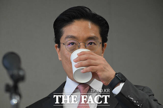 전인석 삼천당제약 대표가 6일 오후 서울 서초구 삼천당제약 본사에서 기자간담회를 열고 인사말을 하고 있다. /박헌우 기자