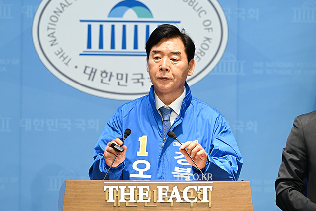 국회에서 경북도지사 출마선언하는 오중기 더불어민주당 경북도지사 후보.