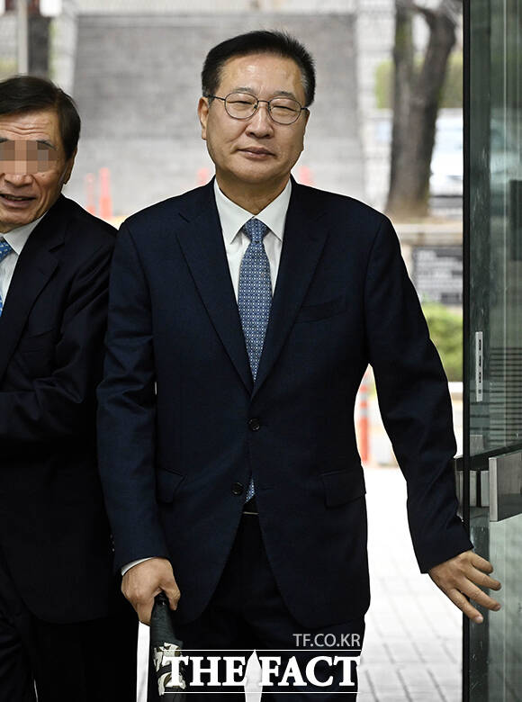 내란중요임무종사자 등 계엄 가담 의혹을 받는 박성재 전 법무부 장관이 6일 오전 서울 서초구 서울중앙지방법원에서 열린 공판에 출석하고 있다. /박헌우 기자