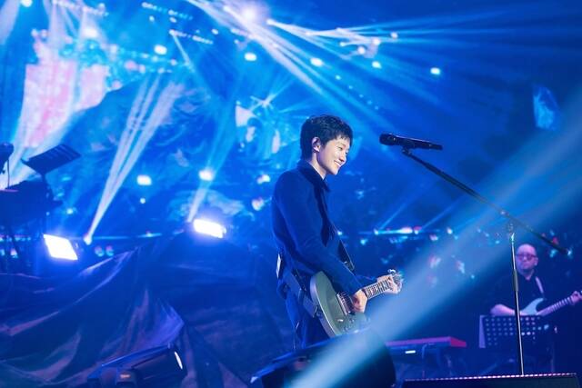 하현상이 지난 3일~5일 사흘간 서울 송파구 올림픽공원 올림픽홀에서 아카이브 라이브를 개최했다. 이 자리에서 신곡 첫 무대를 공개한 그는 6일 오후 6시 정규 2집을 발매한다. /웨이크원