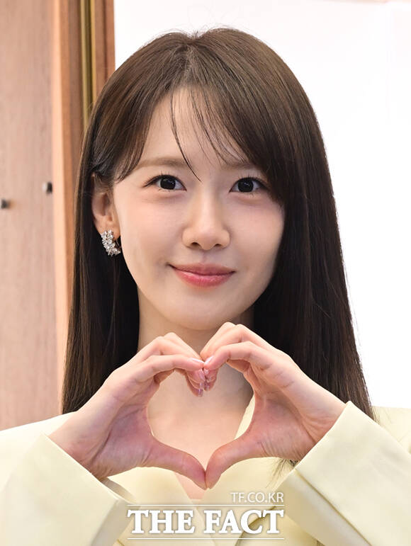 소녀시대 윤아가 6일 오후 서울 종로구 복촌 설화수 집에서 열린 '윤빛클래스' 행사에 참석해 포즈를 취하고 있다. /이새롬 기자