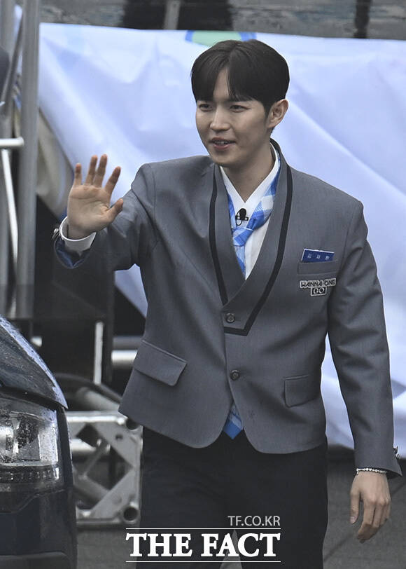 워너원이 팬들과 대화를 하고 있다.