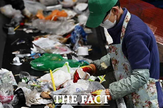 전문가들과 환경단체 관계자들은 '파봉 캠페인' 취지에는 공감하면서도 실효성을 높이기 위해서는 타깃별 세분화된 방식 등 보다 정교한 접근이 필요하다고 강조했다. /뉴시스