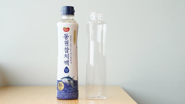 동원 F&B가 플라스틱 사용량을 줄인 액상 제품 용기를 개발했다고 6일 밝혔다. /동원F&B