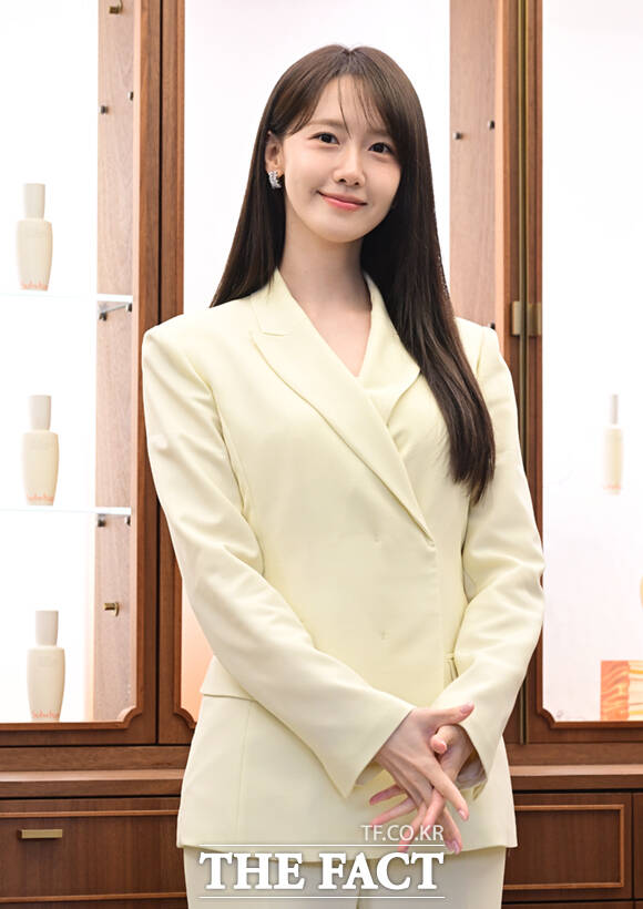 소녀시대 윤아가 6일 오후 서울 종로구 복촌 설화수 집에서 열린 '윤빛클래스' 행사에 참석해 포즈를 취하고 있다. /이새롬 기자