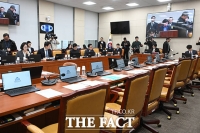  비어있는 과방위 국힘 의원석…의결정족수 미달로 산회 [TF사진관]