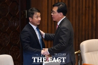  '무슨 얘기 오갔을까'…한병도 찾아 손 내민 송언석 [TF포착]