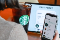  스타벅스, 음료 빠르게 제공받는 '패스트 서브' 정식 도입