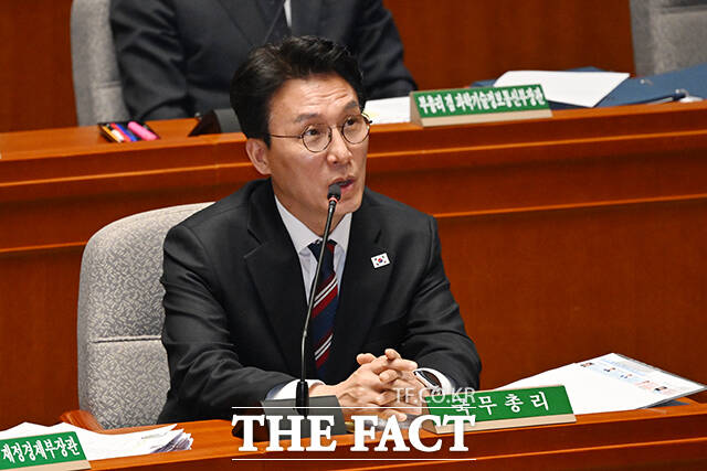 김민석 국무총리가 7일 오후 서울 여의도 국회에서 열린 예산결산특별위원회 전체회의에서 의원의 질의에 답변하고 있다. /국회=서예원 기자