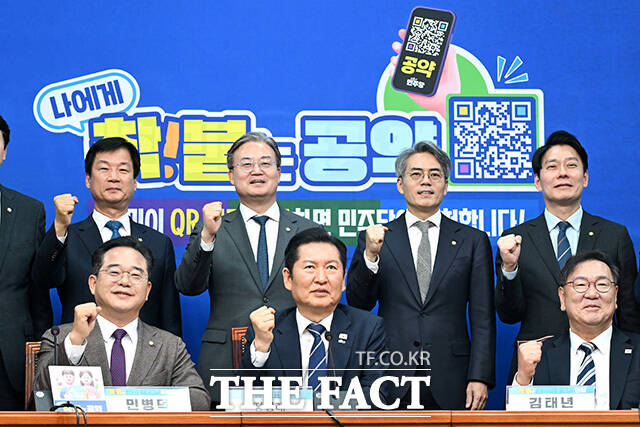 '착!붙 공약 프로젝트 2호·3호 공약 발표'에서 모두발언 하는 정 대표.