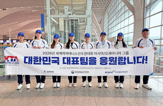 안동시청 테니스경기단 모습 왼쪽 네 번째 정보영, 다섯 번째 장가을 / 안동시