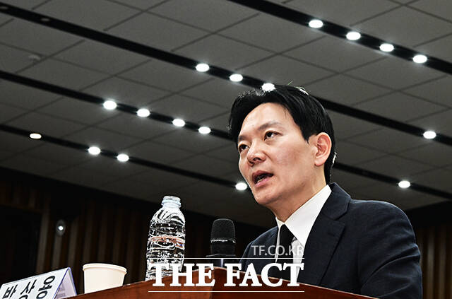 질의에 답변하는 박상용 검사.