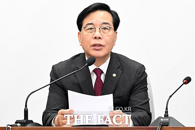 원내대책회의에서 모두발언하는 송 원내대표.