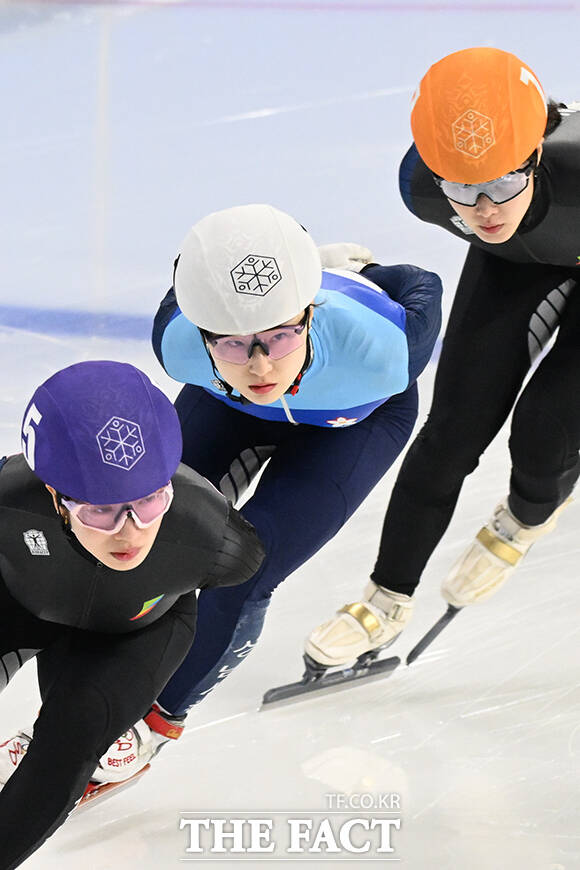 여자 1500m 결승 출전한 최민정(가운데).