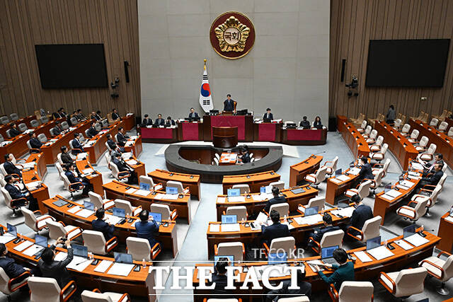 '추경 심사'위해 열린 예결위 전체회의.