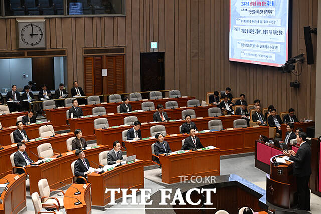 김민석 국무총리가 7일 오후 서울 여의도 국회에서 열린 예산결산특별위원회 전체회의에서 의원의 질의에 답변하고 있다. /국회=서예원 기자