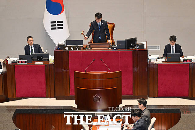 회의 주재하는 진성준 예산결산특별위원장.