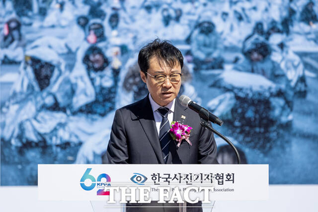 이규연 청와대 홍보수석이 이재명 대통령의 축사를 대독하고 있다.